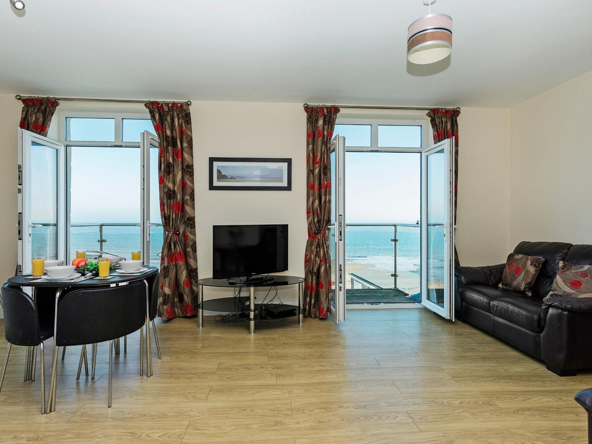 Sunny Beach Apartments Shanklin Ngoại thất bức ảnh